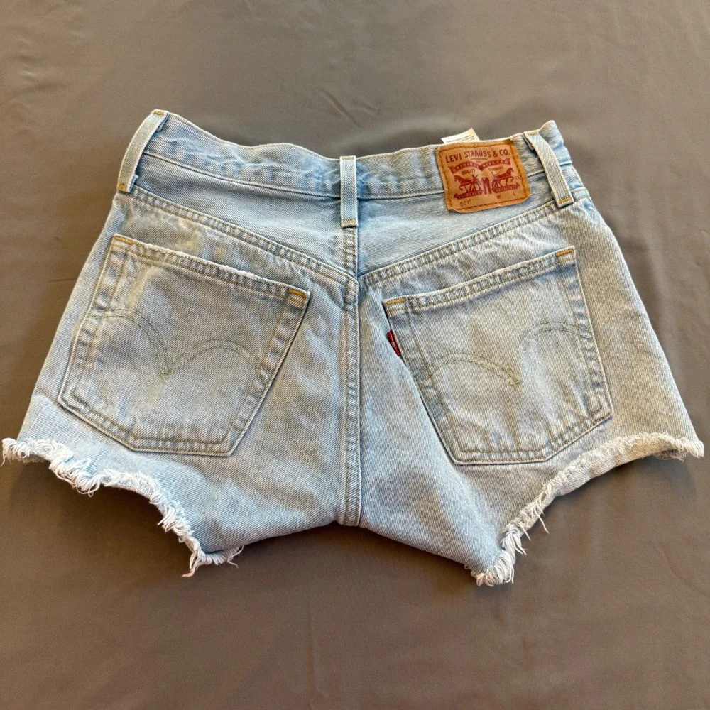 Levi's 501 Cut Off Denim Shorts Women 24 Light‎ Wash